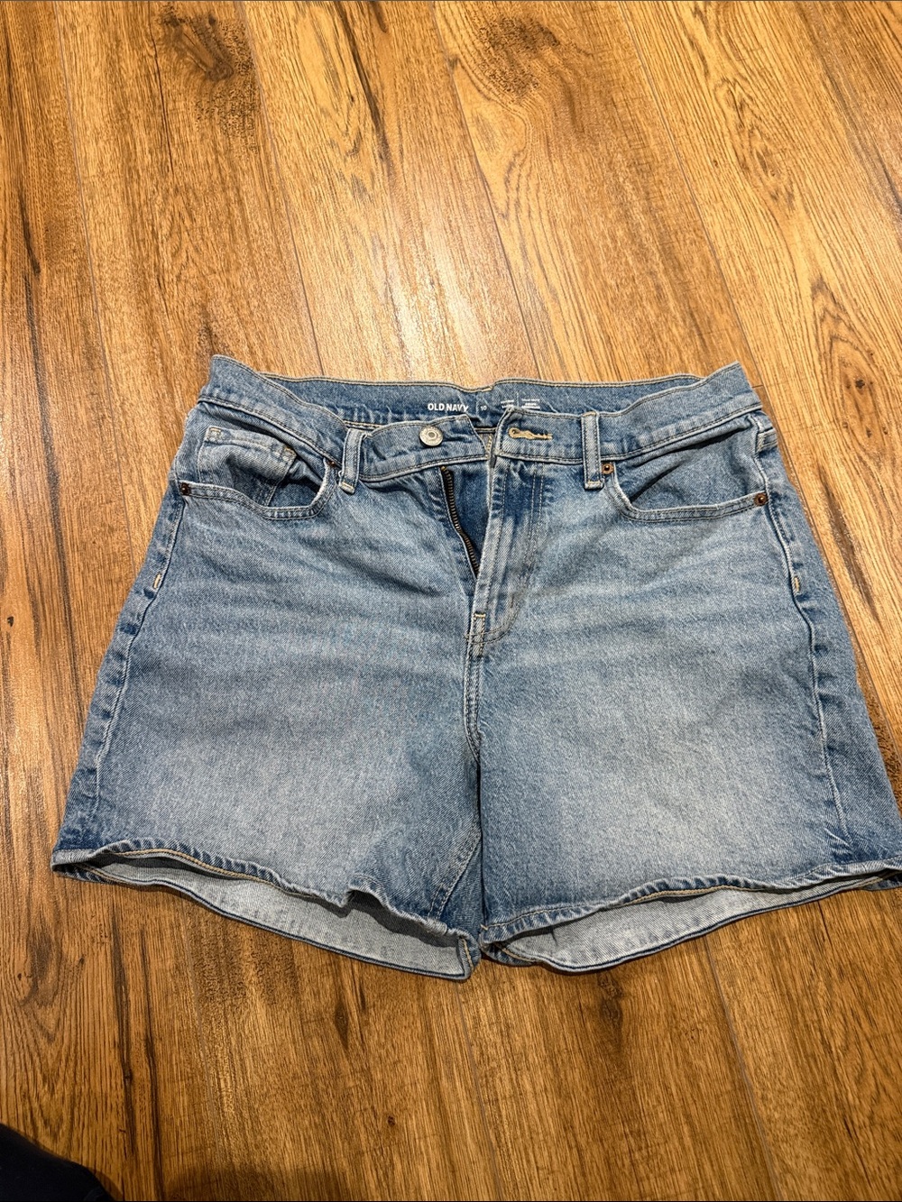 Old Navy Light Wash Denim Shorts - Casual High-Rise Style
